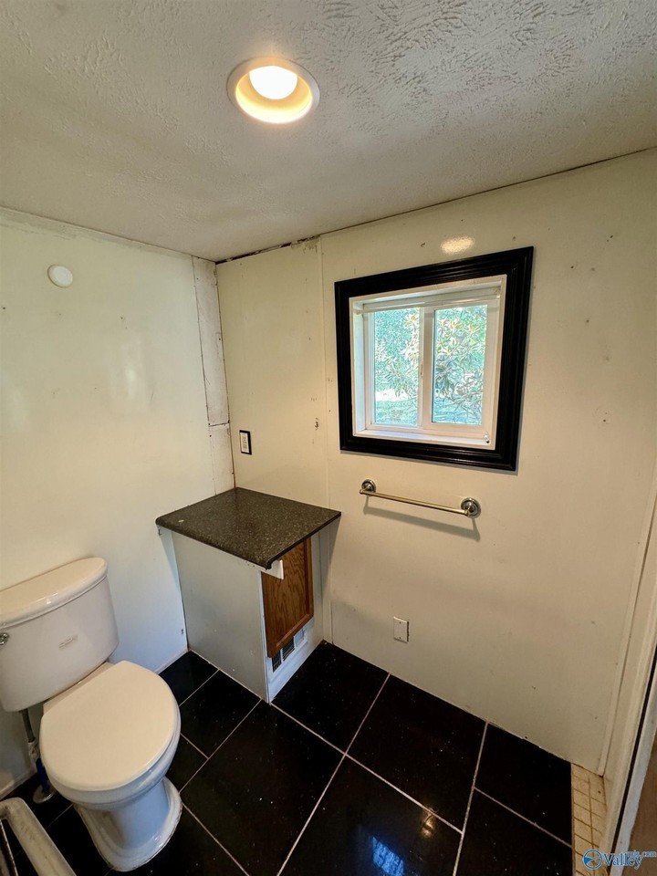 22273 New Garden Rd - Photo 5 of 12