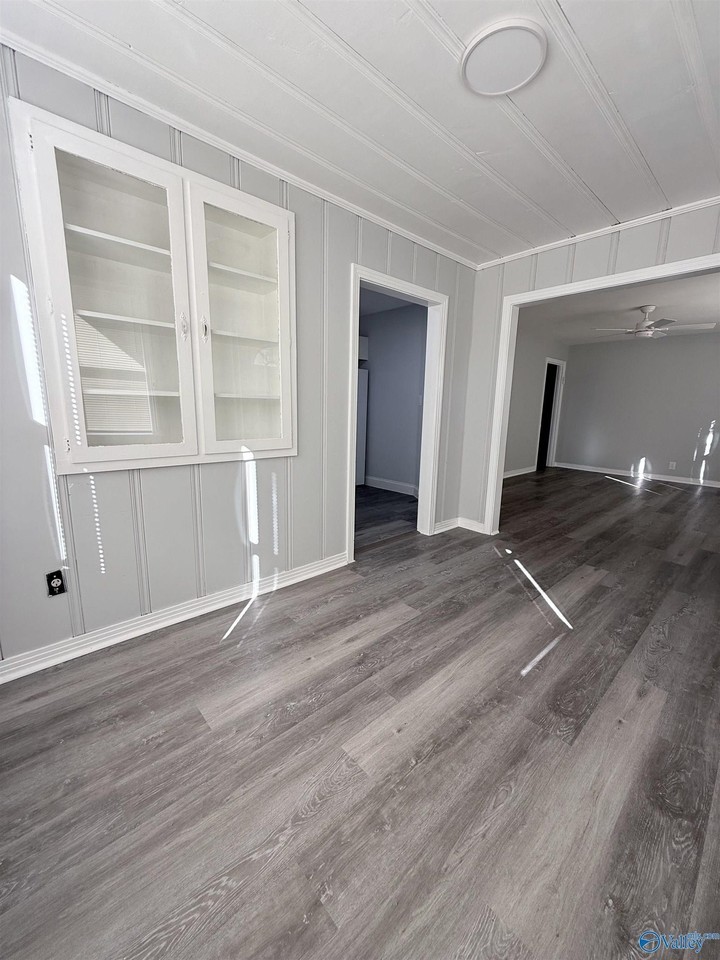 1011 Parklane St Nw - Photo 5 of 17