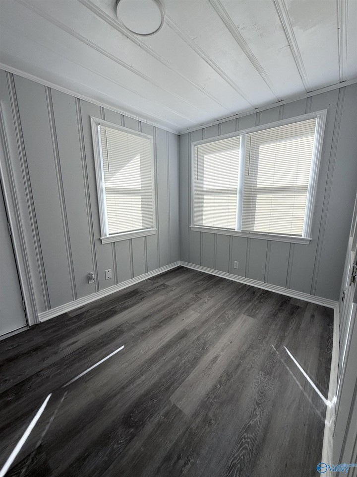 1011 Parklane St Nw - Photo 7 of 17