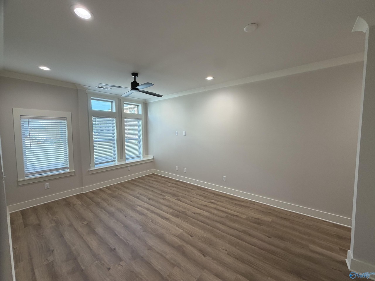 15 Vine St Ne - Photo 4 of 29