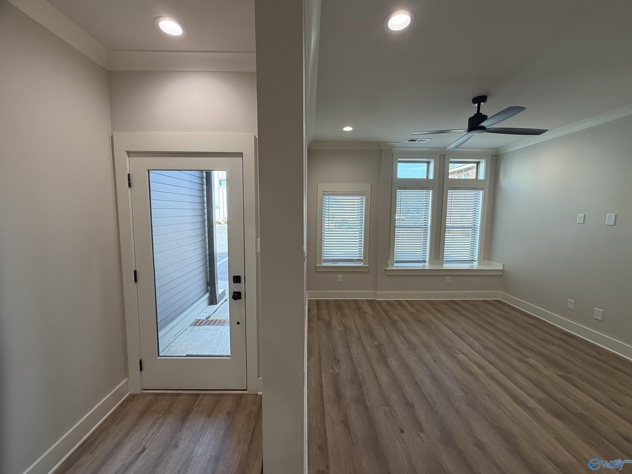15 Vine St Ne - Photo 5 of 29