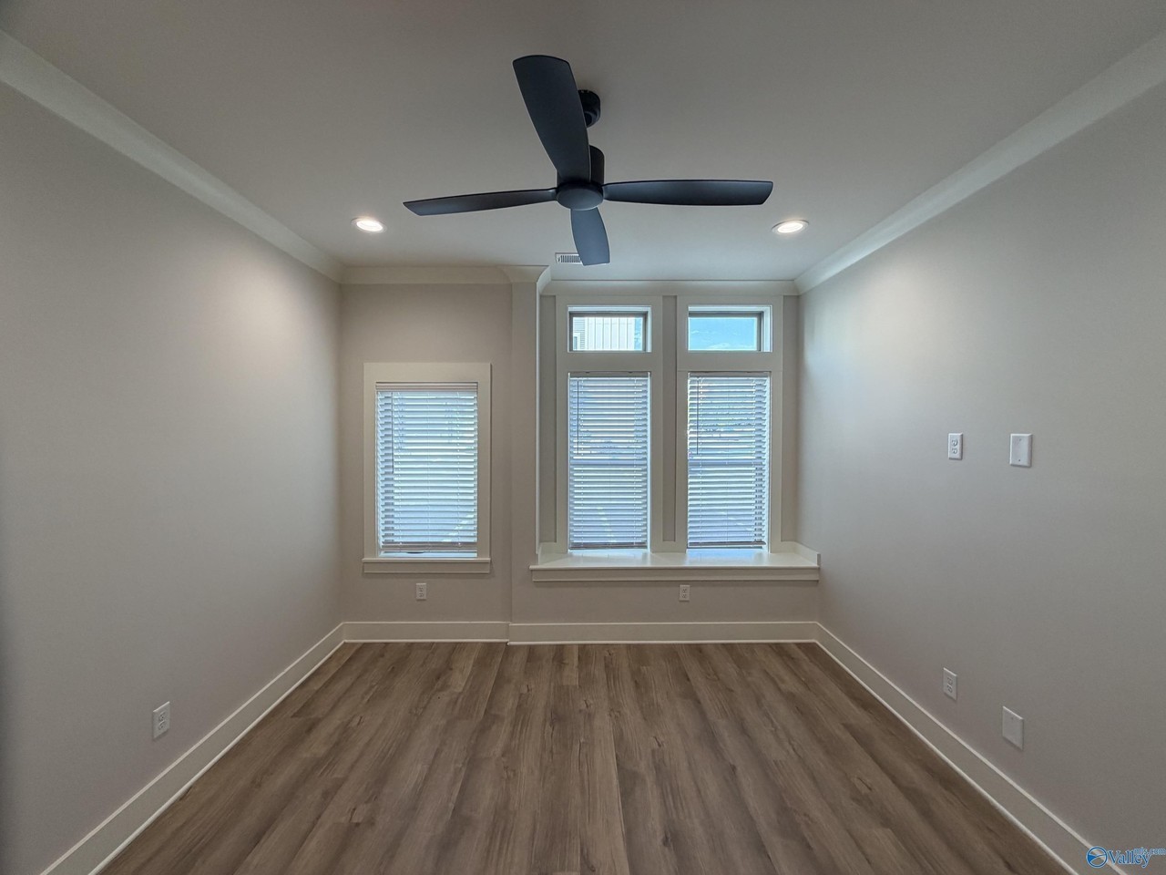 15 Vine St Ne - Photo 6 of 29