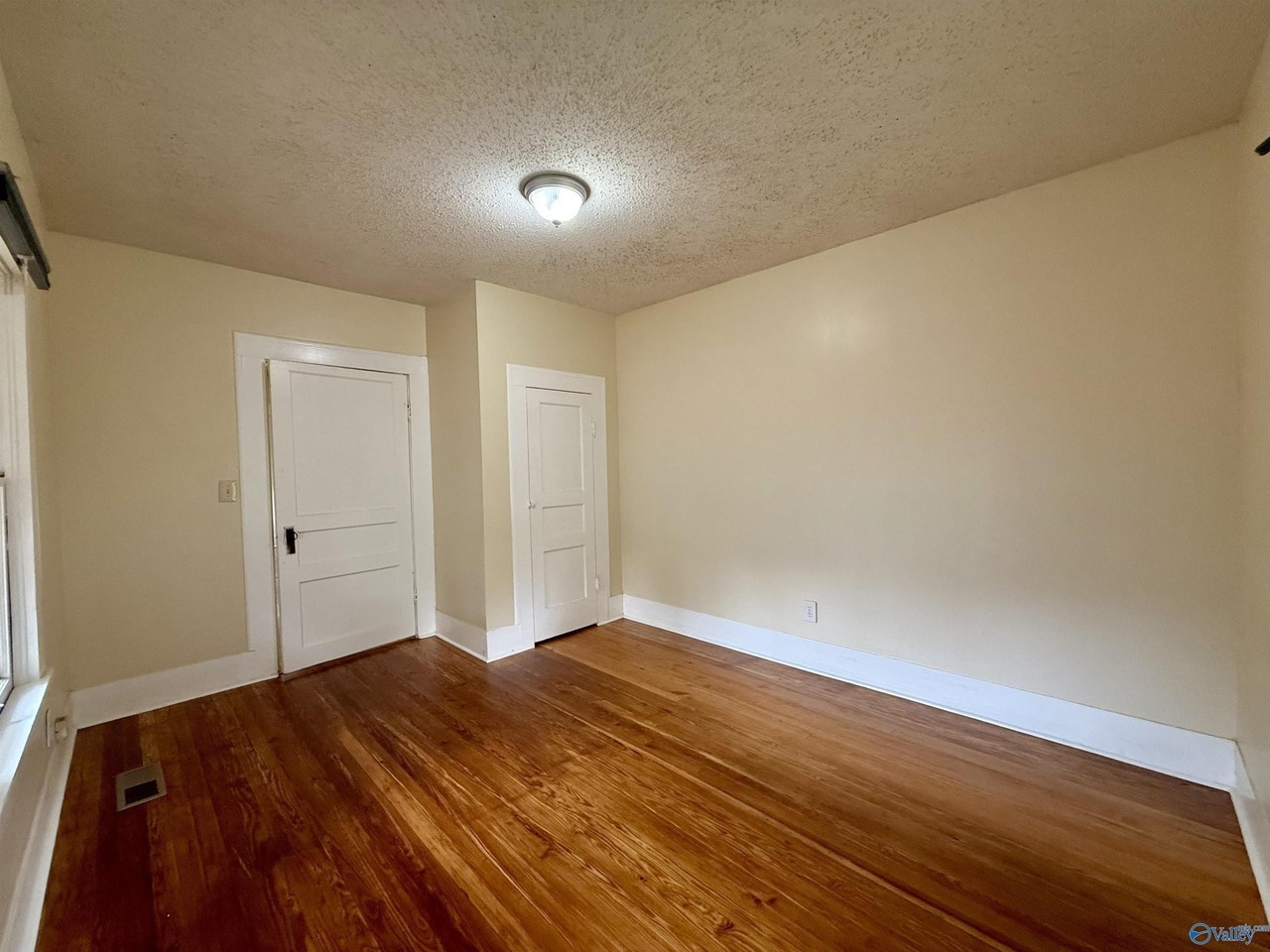 1302 Clinton Ave E - Photo 3 of 13
