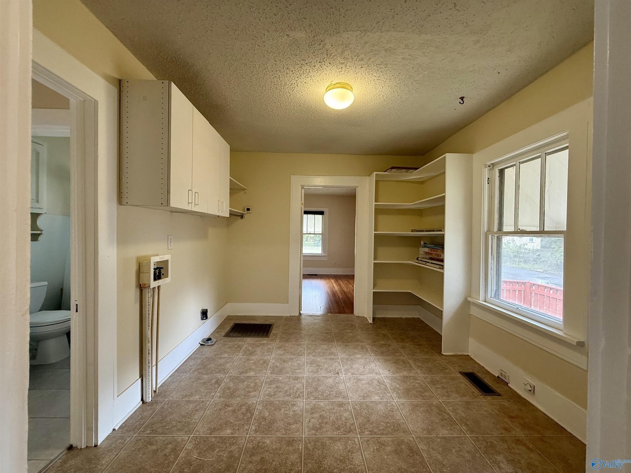 1302 Clinton Ave E - Photo 5 of 13