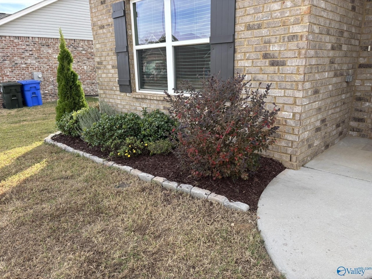 13801 Hill Place Ln - Photo 3 of 33
