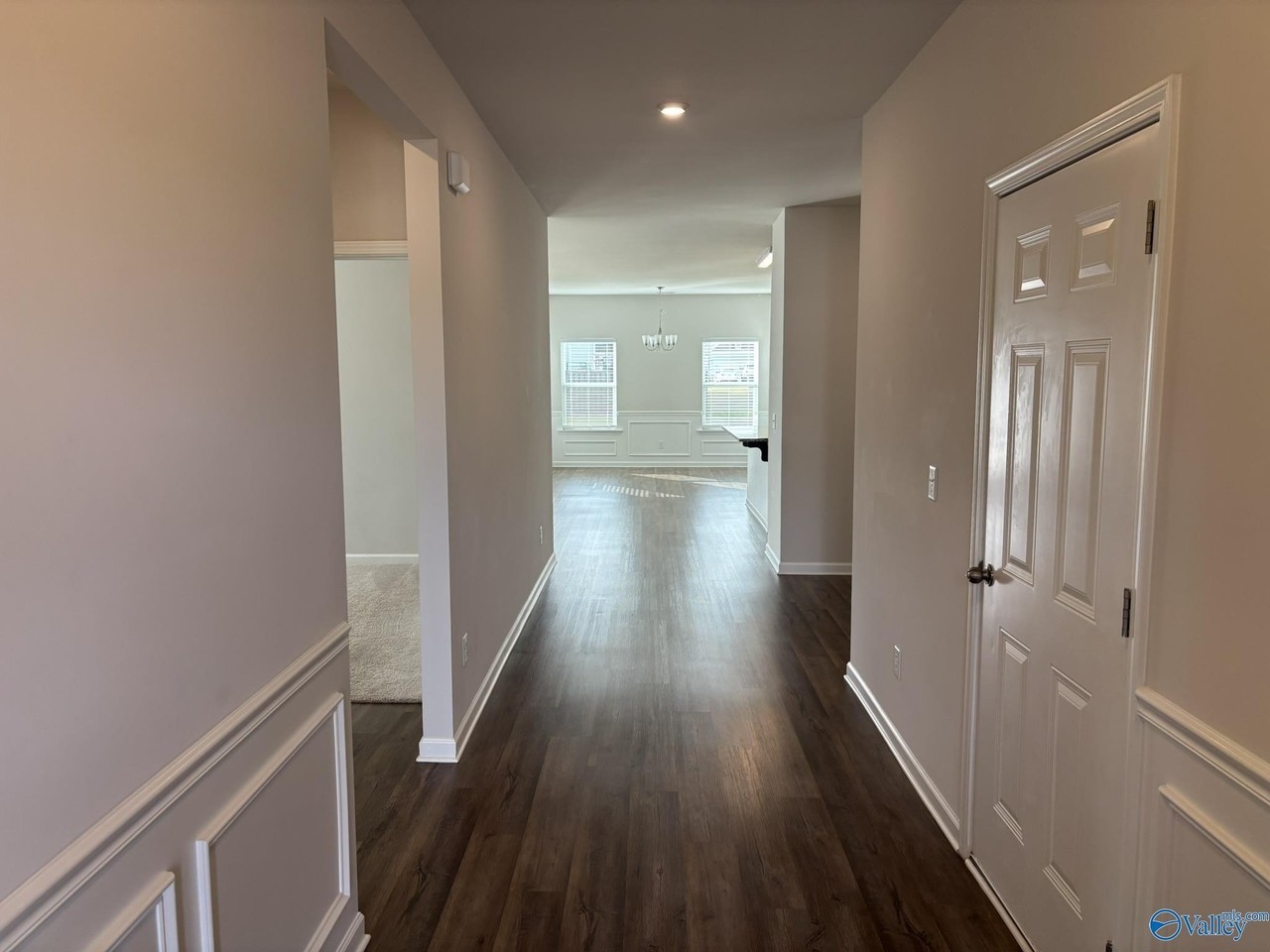 13801 Hill Place Ln - Photo 4 of 33