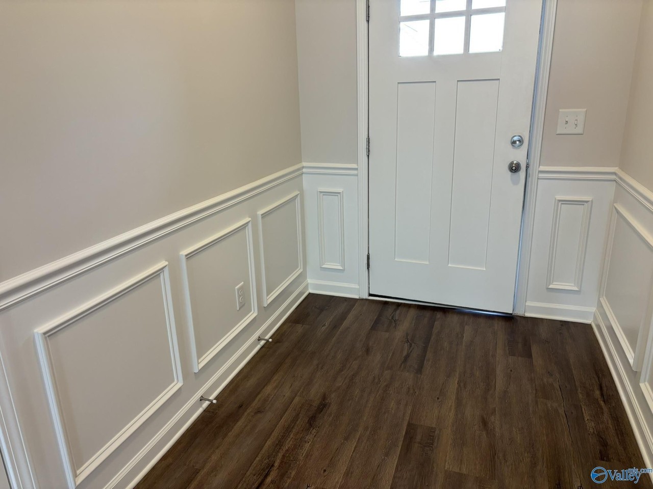 13801 Hill Place Ln - Photo 5 of 33