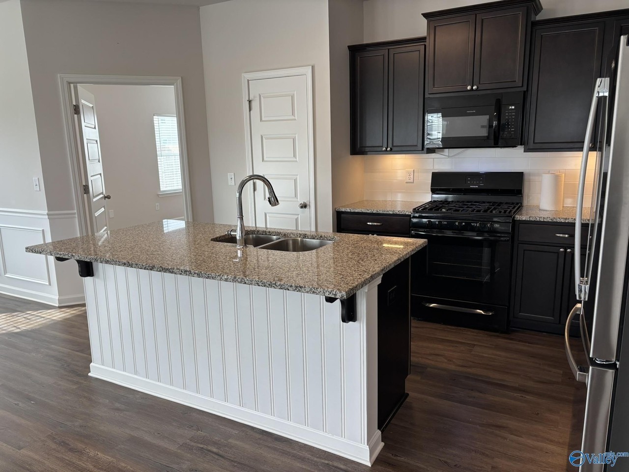 13801 Hill Place Ln - Photo 6 of 33