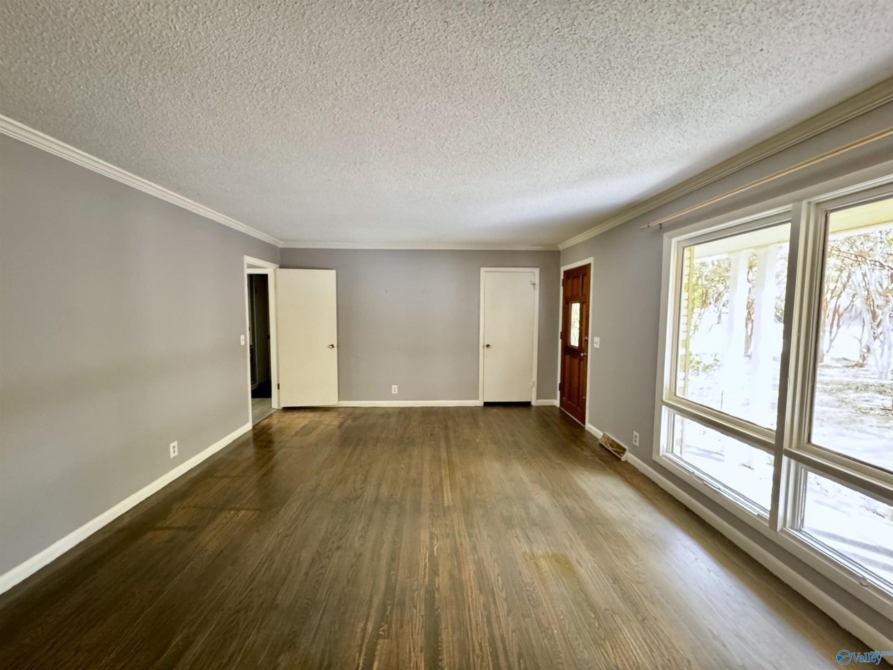 11031 Louis Dr Se - Photo 5 of 26