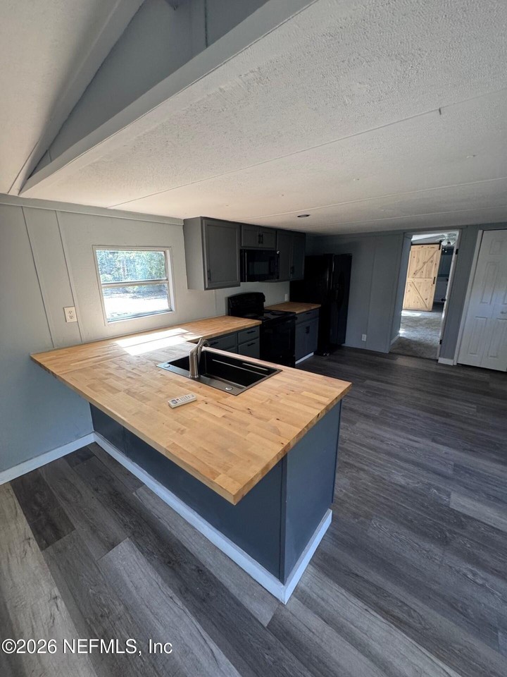 3523 Whitehall St - Photo 2 of 8