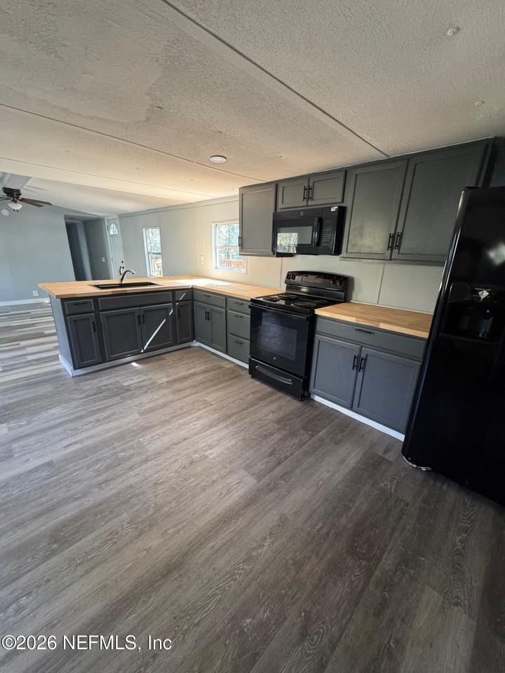 3523 Whitehall St - Photo 3 of 8