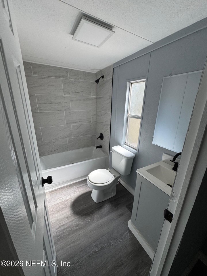 3523 Whitehall St - Photo 7 of 8