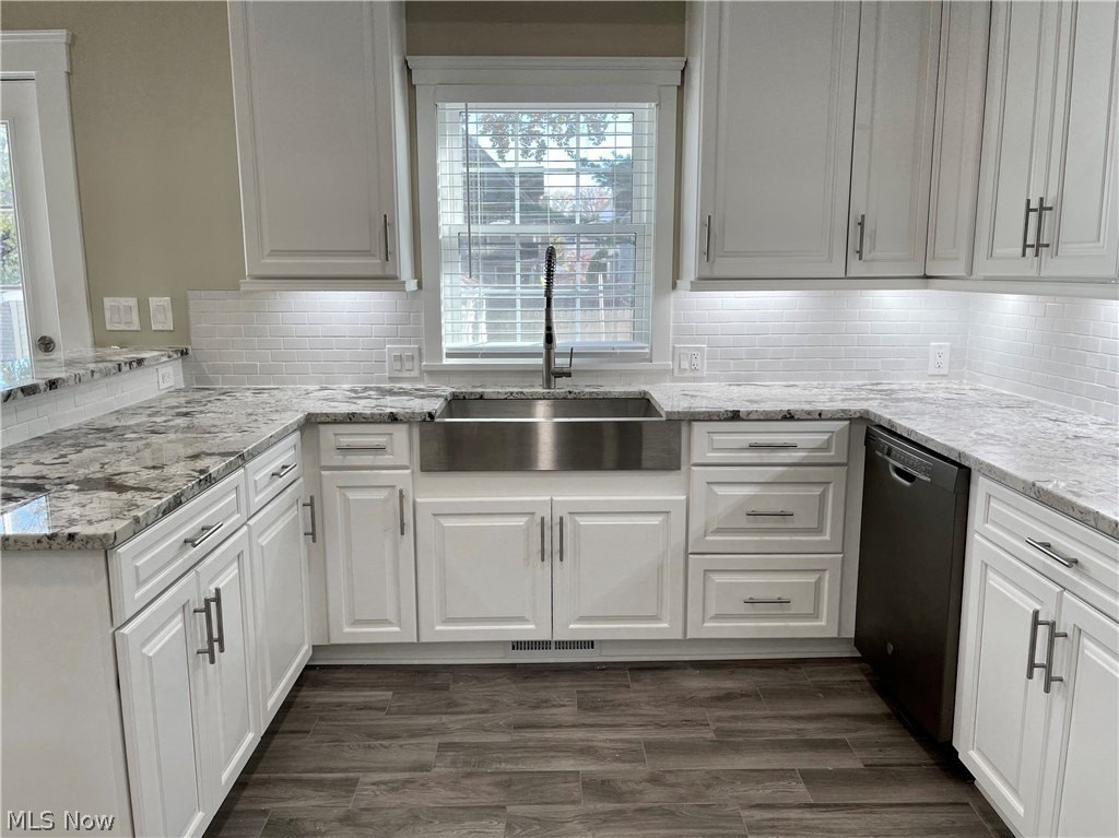 1449 Northland Ave - Photo 6 of 34