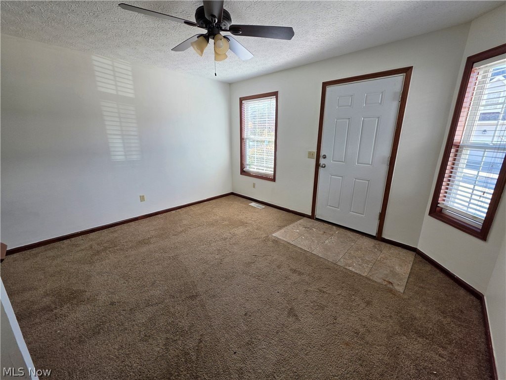 377 University Ave - Photo 3 of 11