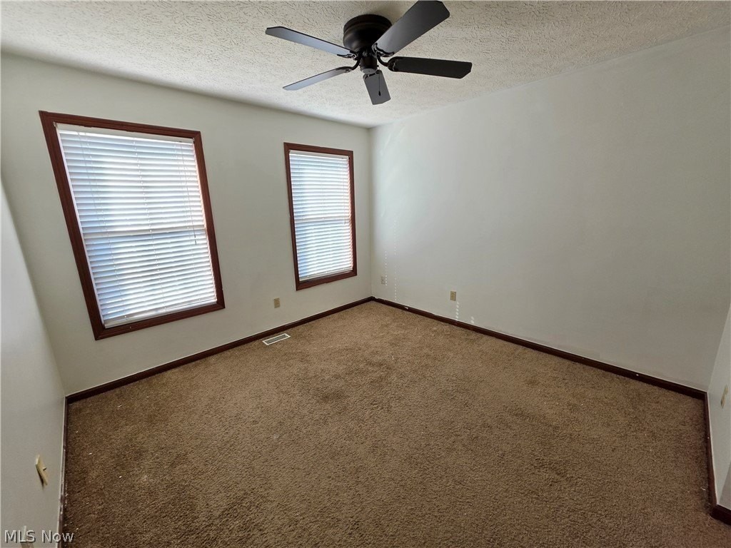 377 University Ave - Photo 6 of 11