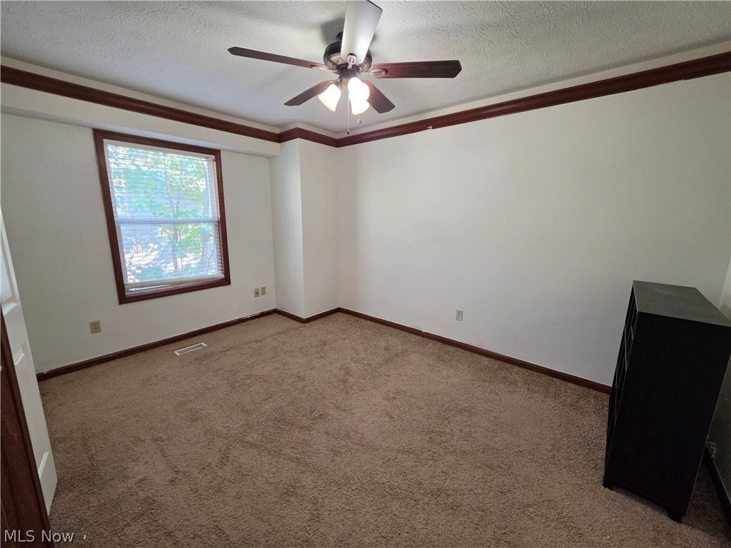 377 University Ave - Photo 7 of 11