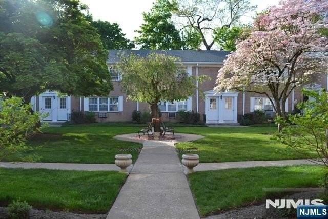 45 Maltbie Ave #19A - Photo 3 of 16