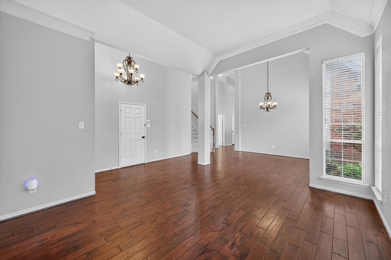 425 Waterside Dr - Photo 3 of 32