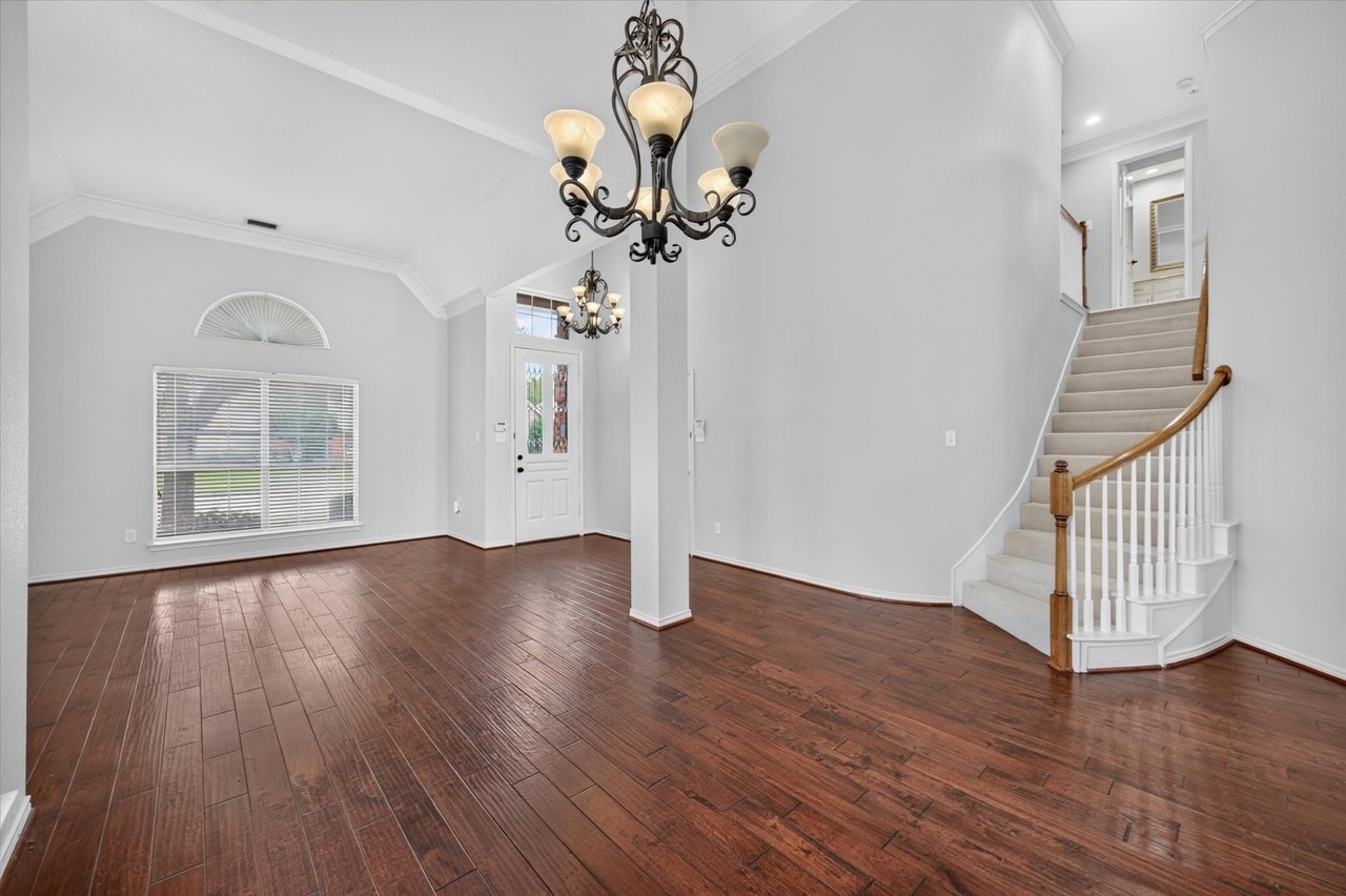425 Waterside Dr - Photo 4 of 32