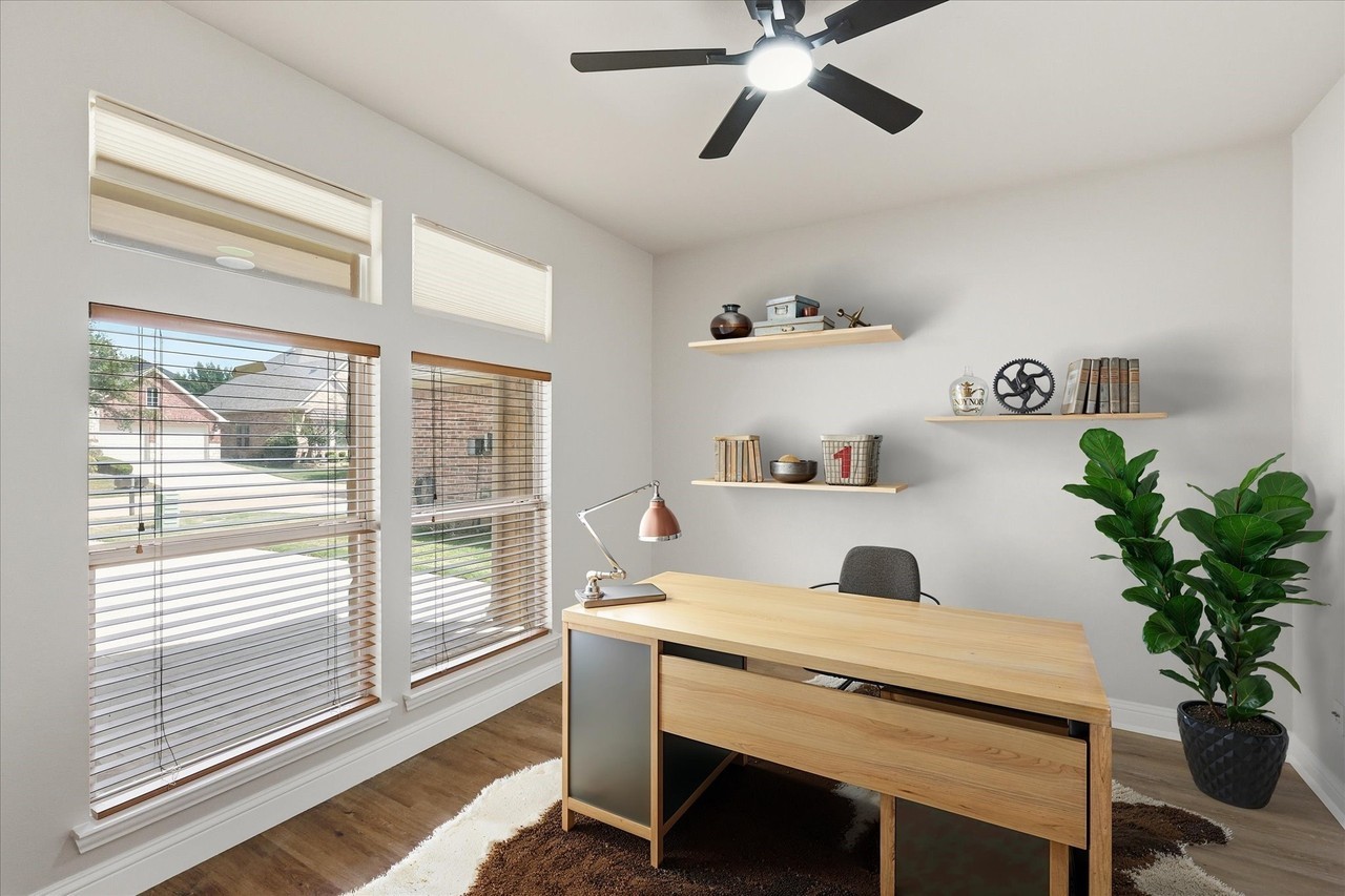 1581 Meadows Ave - Photo 6 of 34