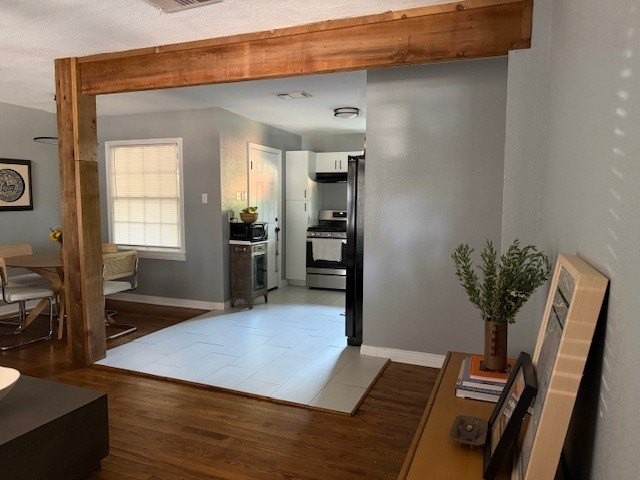 5204 Lovell Ave - Photo 4 of 17