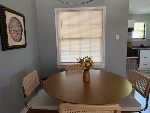 5204 Lovell Ave - Photo 5 of 17