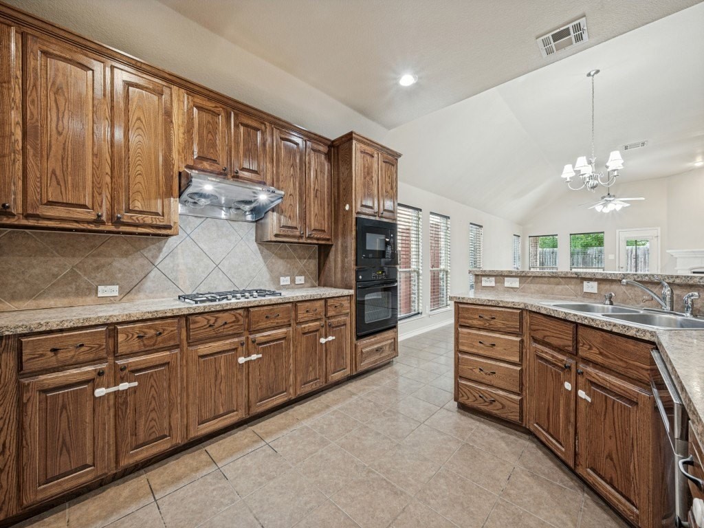 1513 Enchanted Rock Trl - Photo 6 of 25