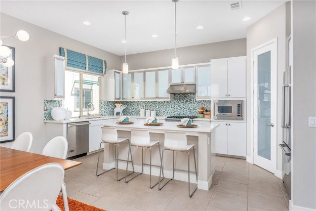 1809 Ocean Ct - Photo 3 of 7