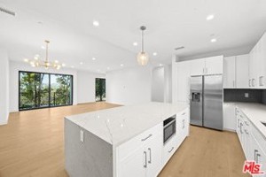 featured image of 8906 Sawyer St