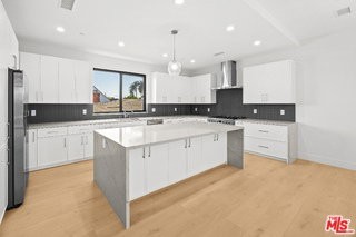 8906 Sawyer St - Photo 4 of 8