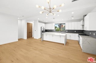 8906 Sawyer St - Photo 6 of 8