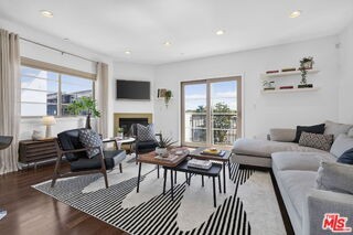 125 N Sweetzer Ave - Photo 4 of 8