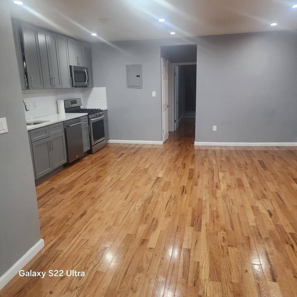530 Georgia Ave #2ndFL - Photo 4 of 8
