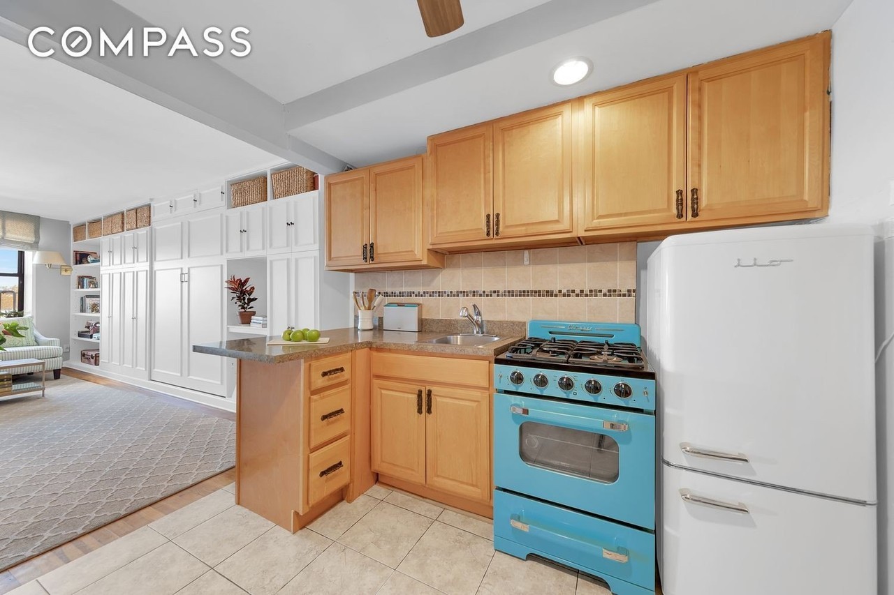 414 Elmwood Ave #6H - Photo 4 of 6