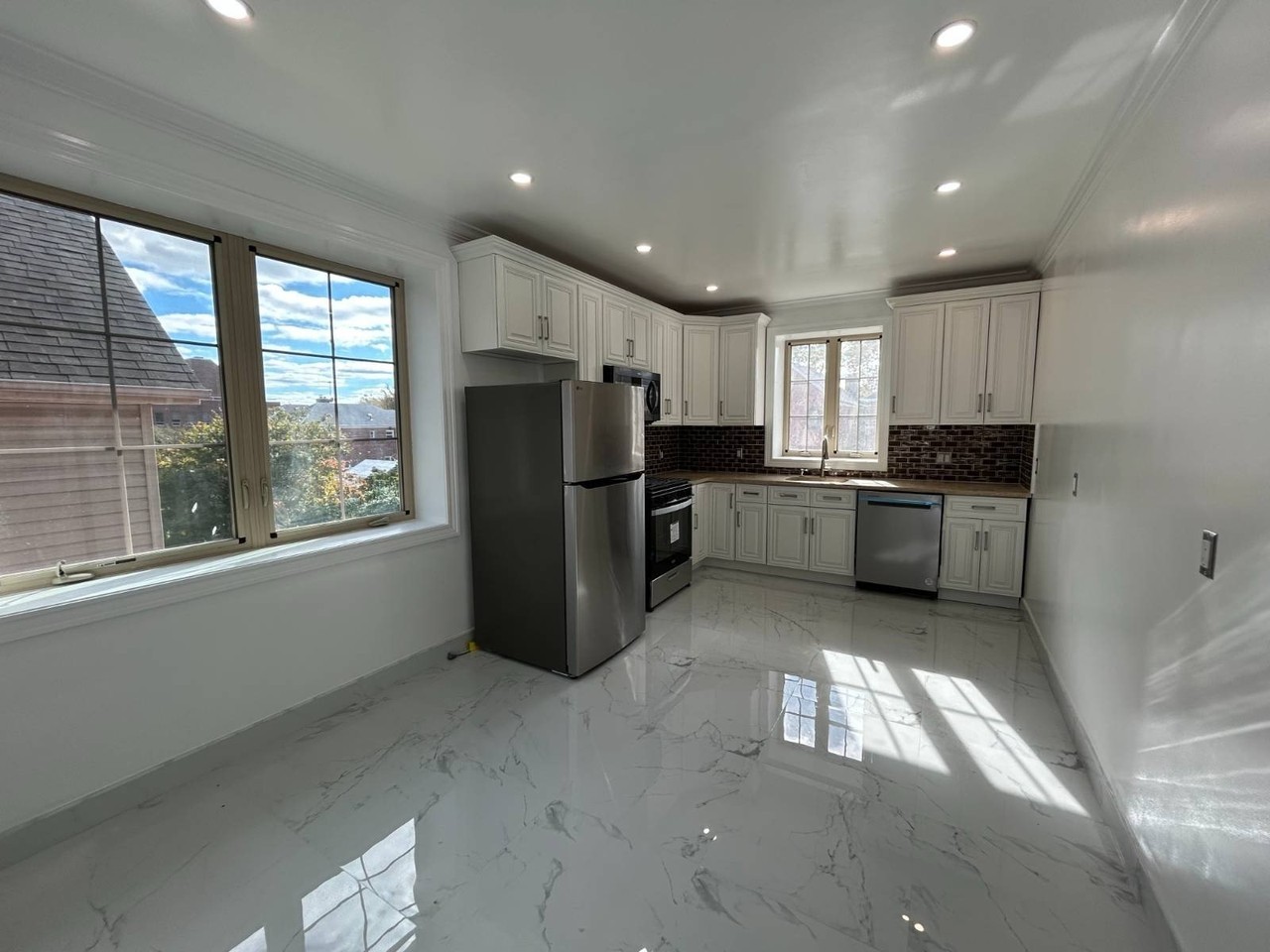 1839 Hering Ave #2