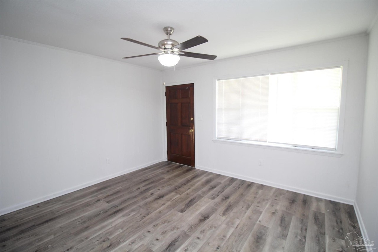 404 Ladybird Ln - Photo 4 of 17