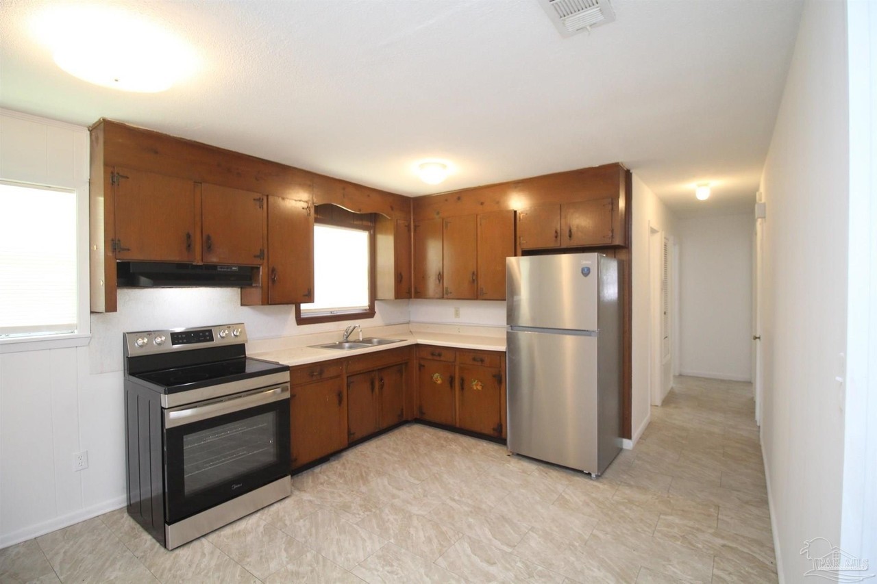 404 Ladybird Ln - Photo 5 of 17