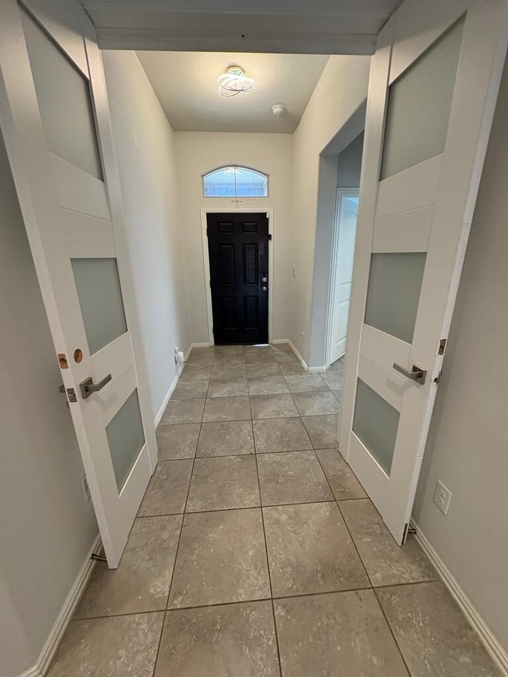 1302 Santa Clara Dr - Photo 2 of 36