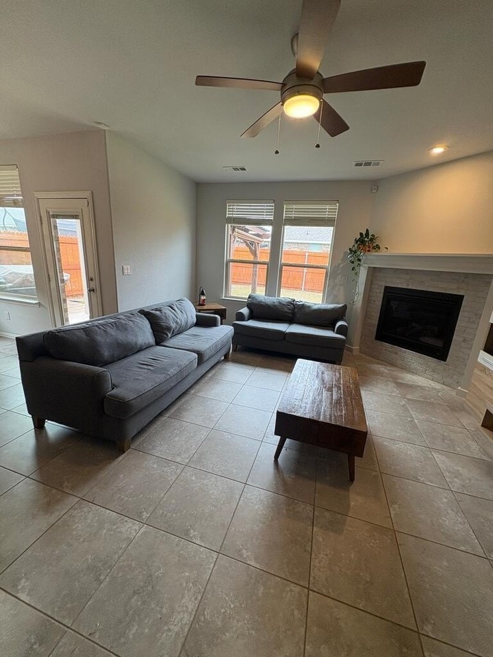 1302 Santa Clara Dr - Photo 3 of 36