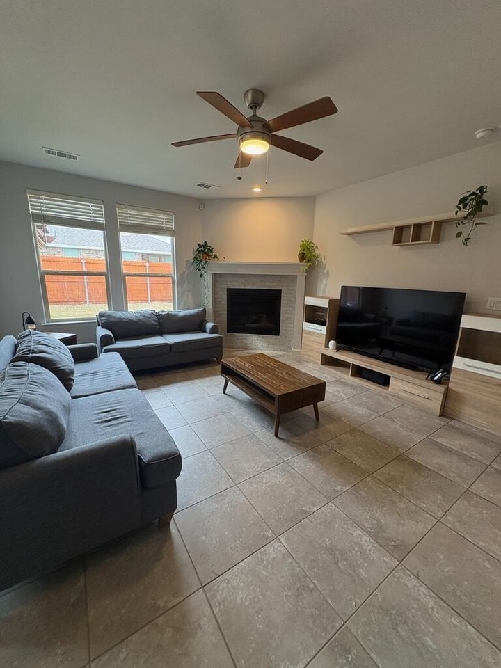 1302 Santa Clara Dr - Photo 4 of 36