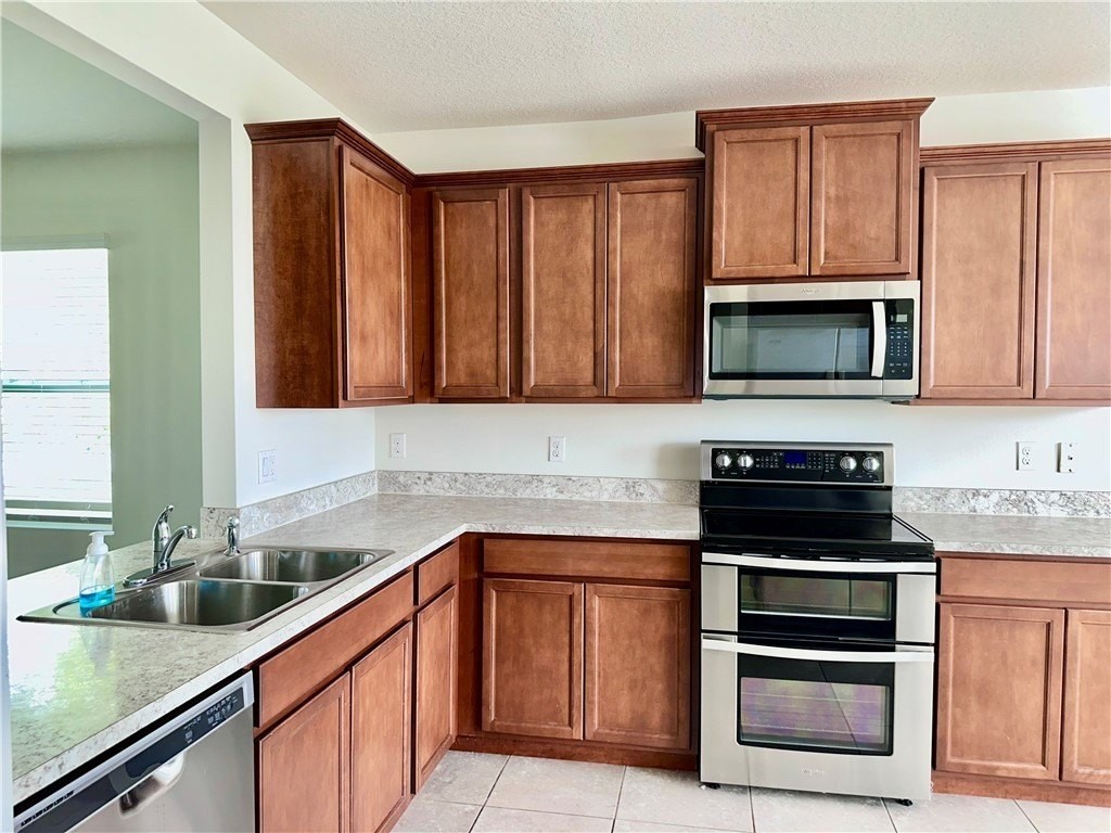 3250 Roxbury Pl Sw - Photo 7 of 13
