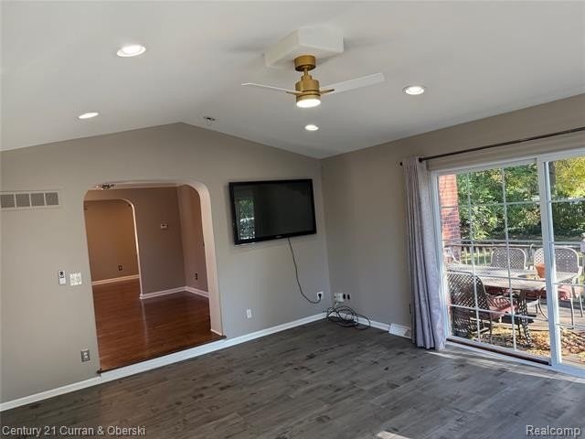 22725 Sheridan St - Photo 7 of 20