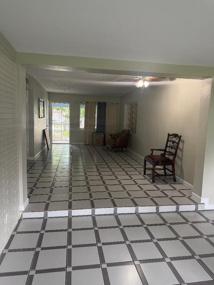 138 Sw 21st Way - Photo 2 of 13