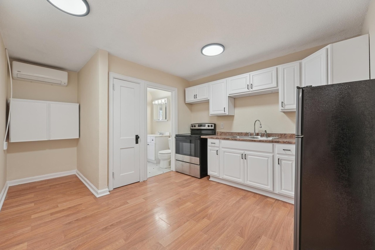 1721 Humboldt Ave S #3 - Photo 2 of 19