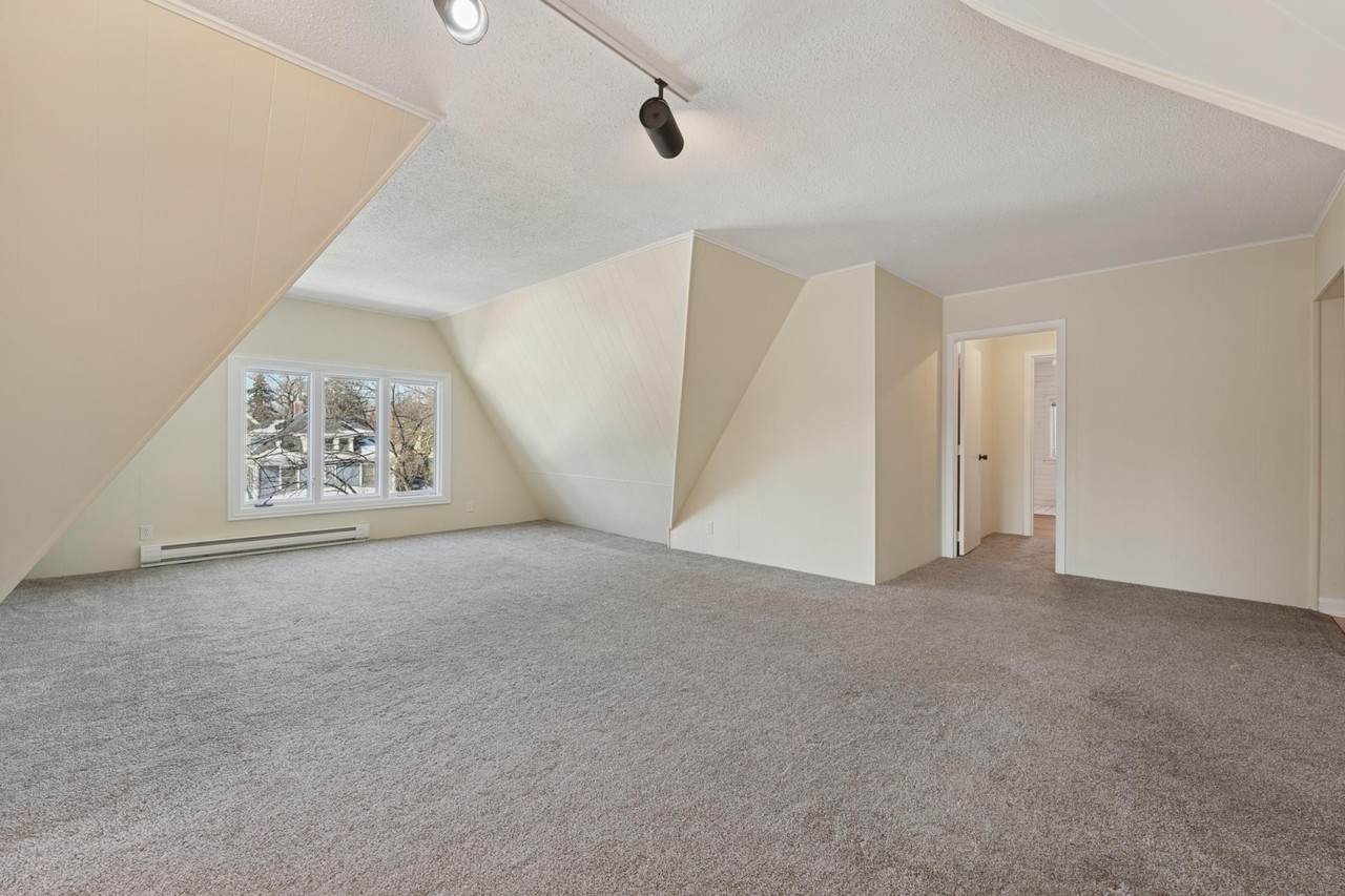 1721 Humboldt Ave S #3 - Photo 4 of 19