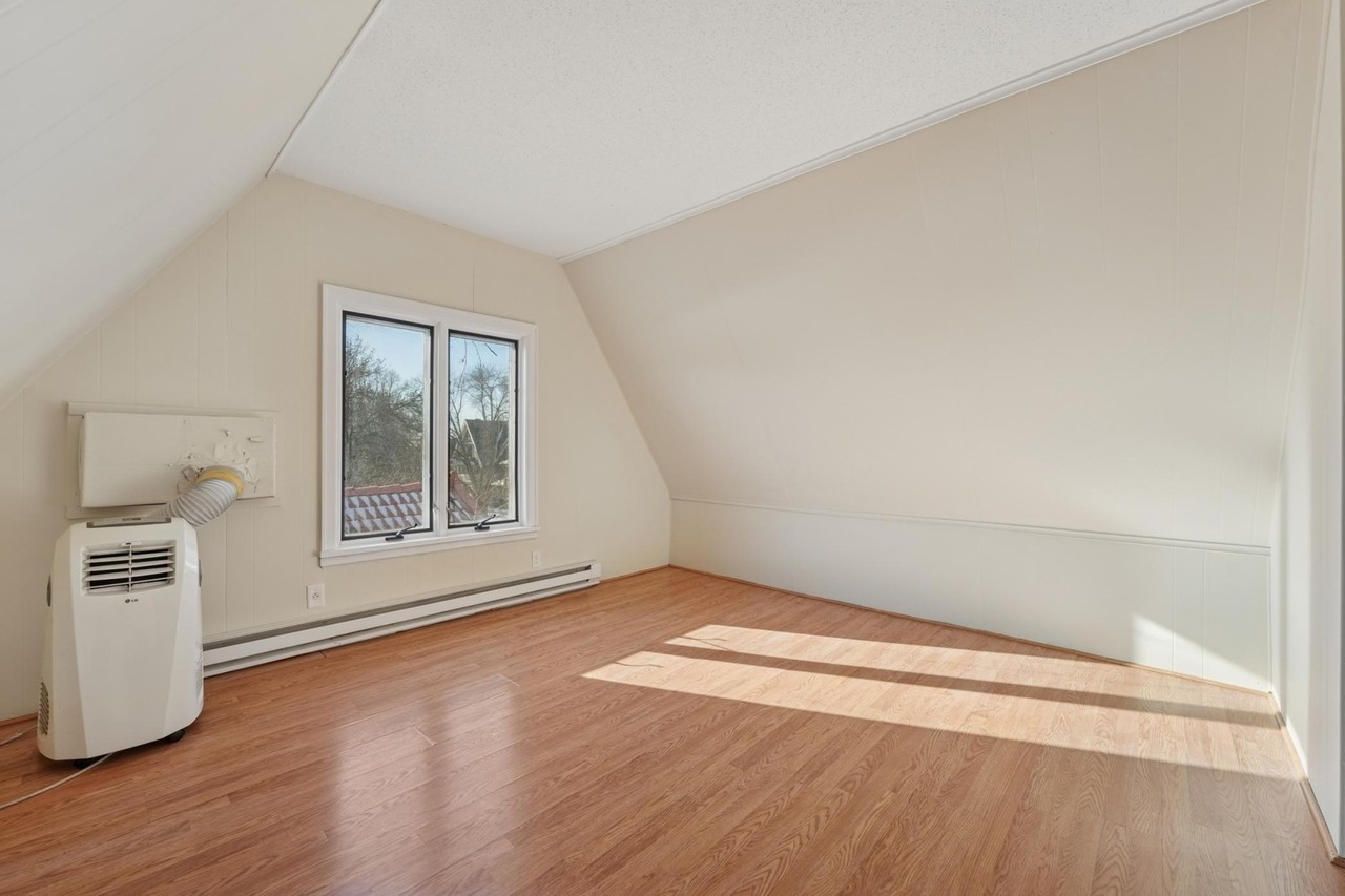 1721 Humboldt Ave S #3 - Photo 5 of 19