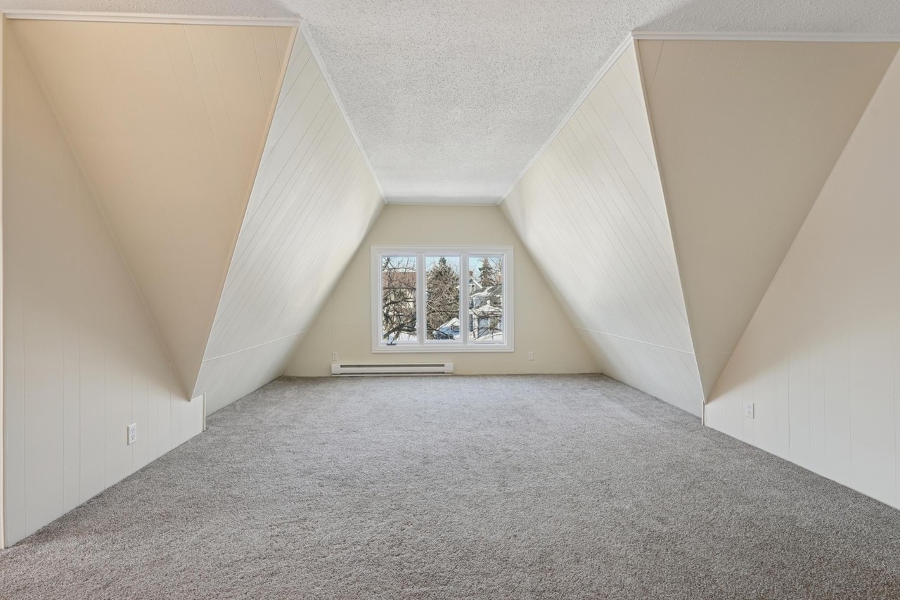 1721 Humboldt Ave S #3 - Photo 6 of 19