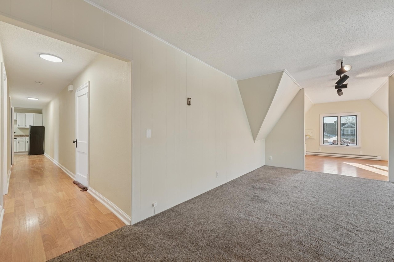 1721 Humboldt Ave S #3 - Photo 7 of 19