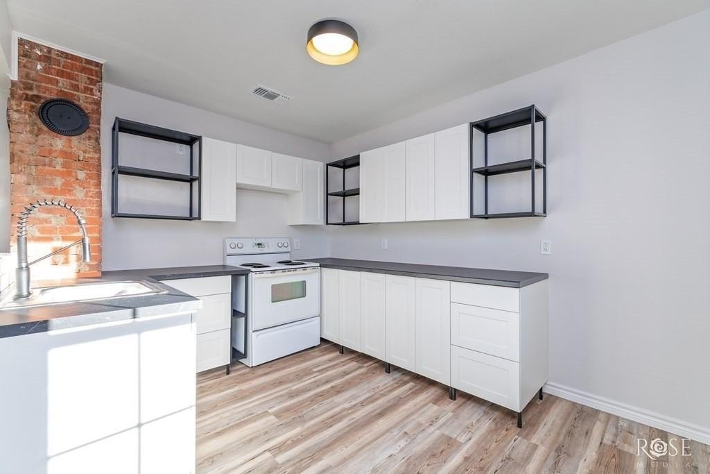 38 W 13th St - Photo 6 of 13