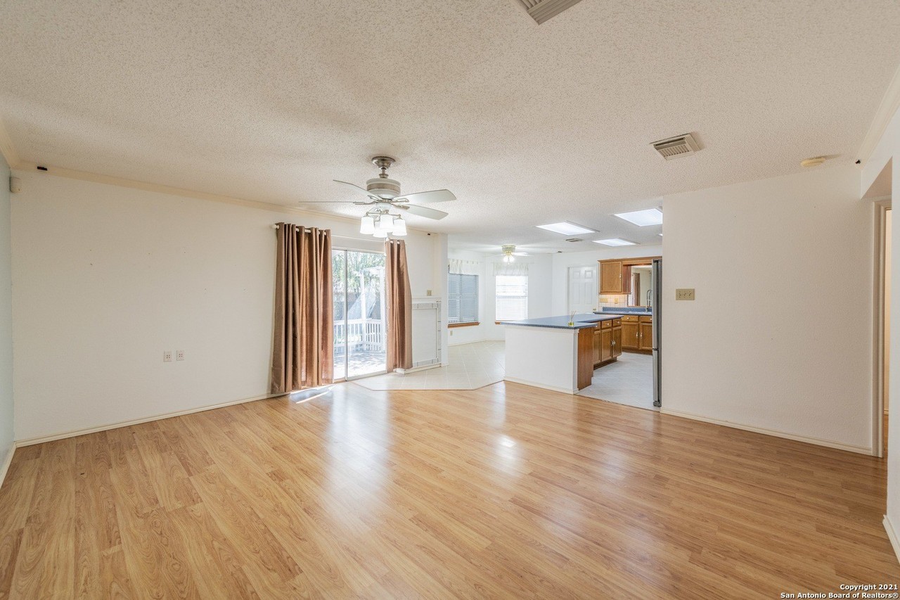 8210 Cantura Mls - Photo 2 of 32